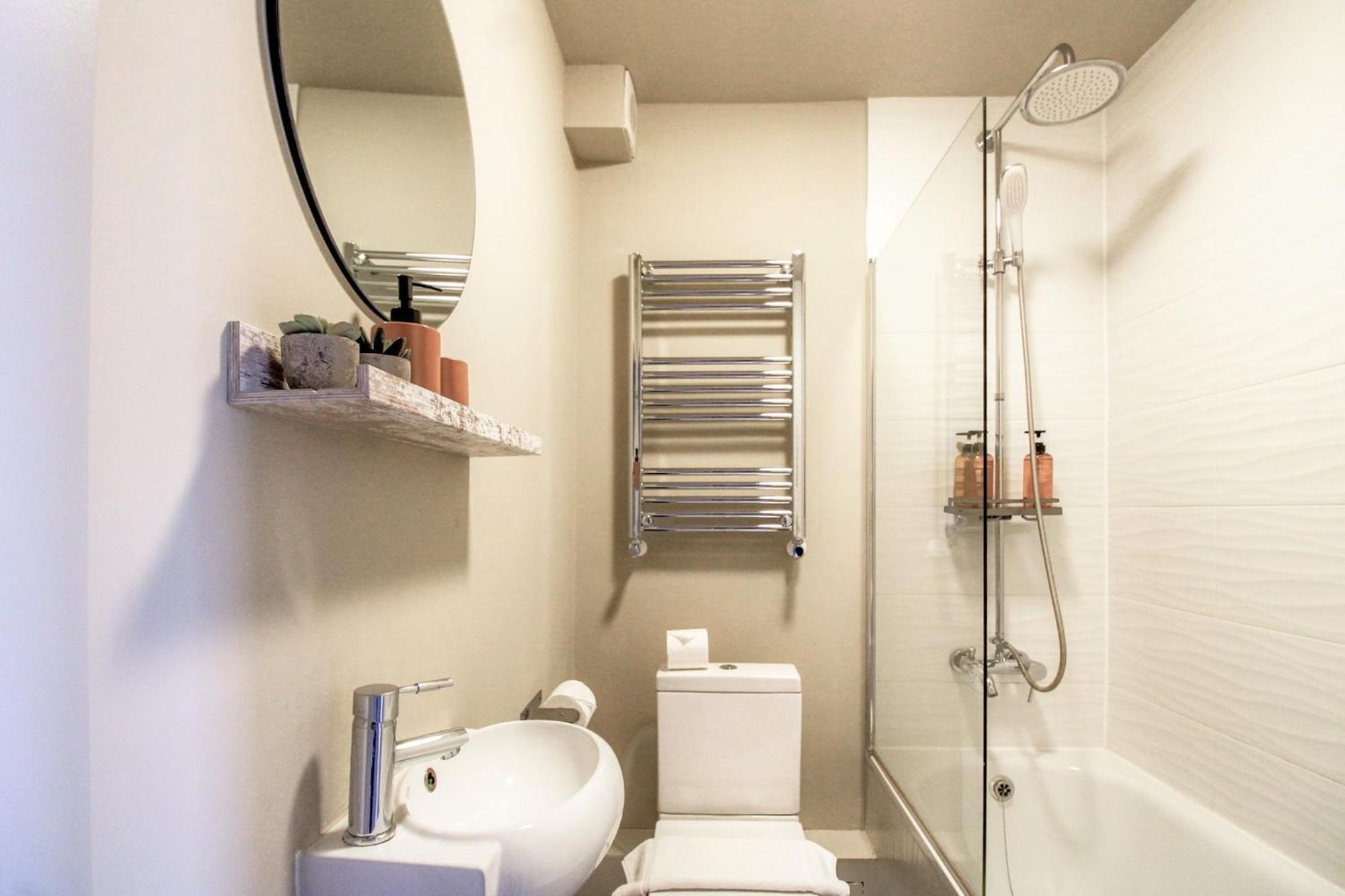 Apartamento 2 Bedrooms Close To Limehouse Station