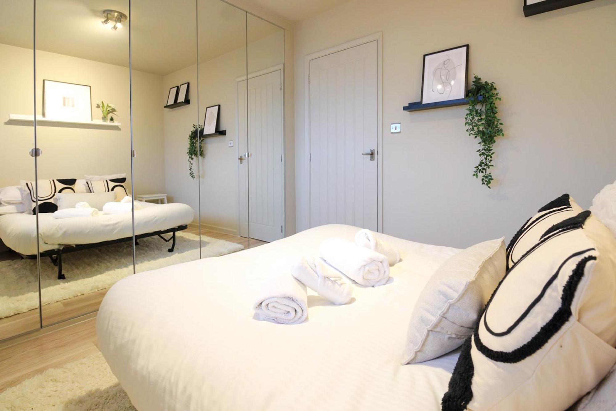2 Bedrooms Close To Limehouse Station Apartamento